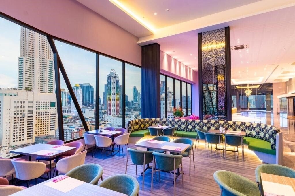 Вид Queensland Hotel Bangkok 4*