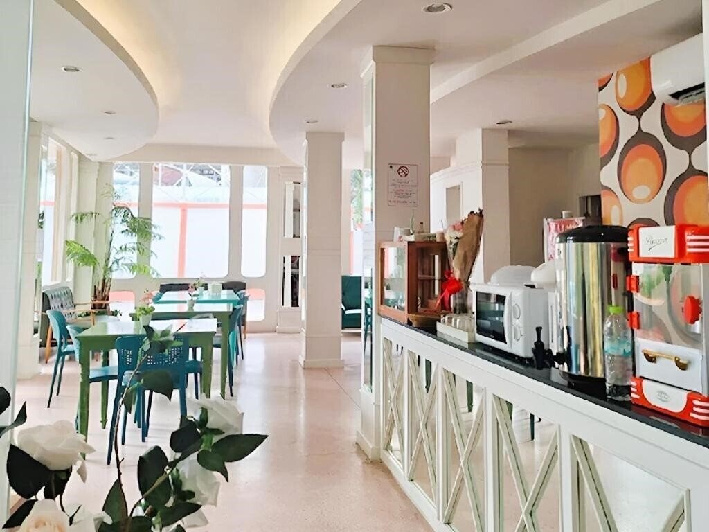 Територія Roomquest Pratunam Yesterday's Photo Hotel (ex. Roomquest Hotel Pratunam, Happy 2 Hotel) 3*