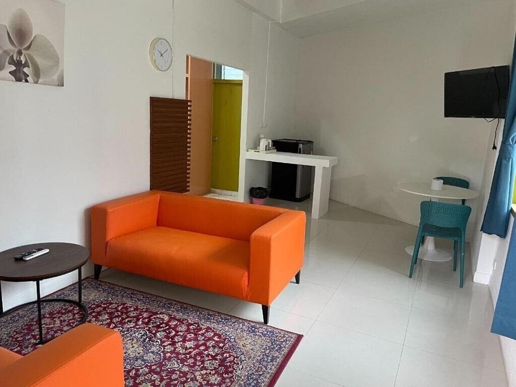 Апартаменти Roomquest Pratunam Yesterday's Photo Hotel (ex. Roomquest Hotel Pratunam, Happy 2 Hotel) 3*