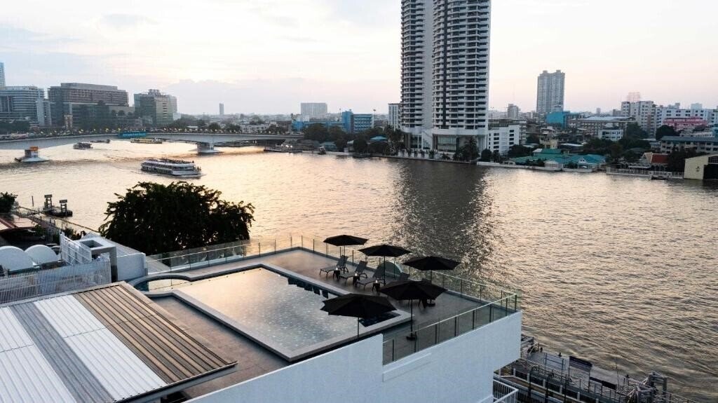 Отель The Standardx Bangkok Phra Arthit 4*