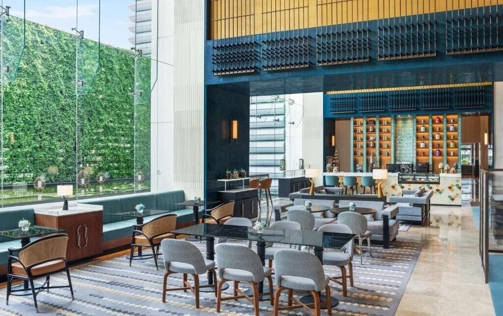 Панорама Millennium Hilton 5*