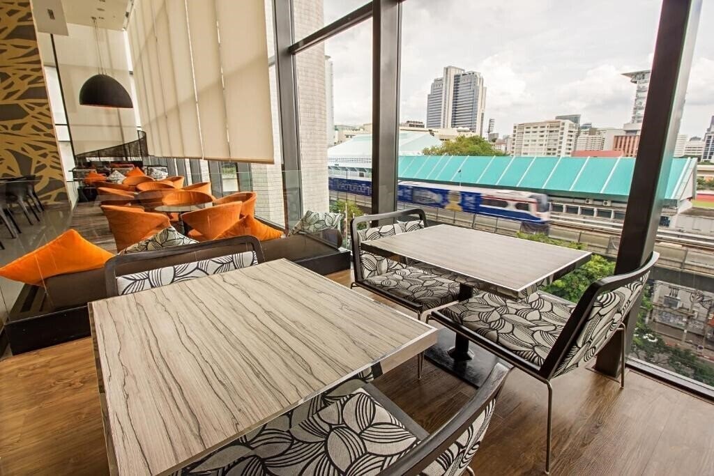Вид Holiday Inn Express Bangkok Siam 4*