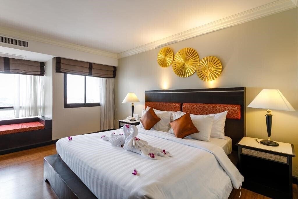 Вид Amora Hotel Tapae Chiang Mai 4*
