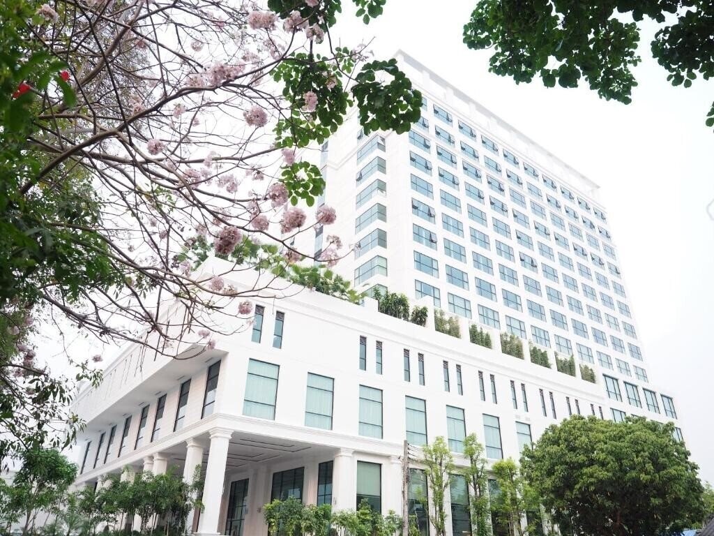 Апартаменты Empress Premier Hotel 5*