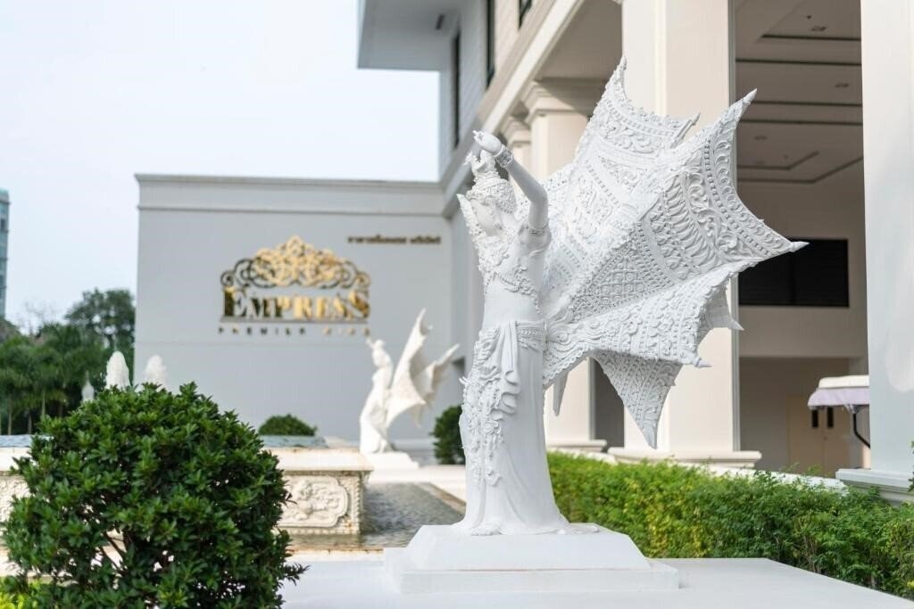 Панорама Empress Premier Hotel 5*