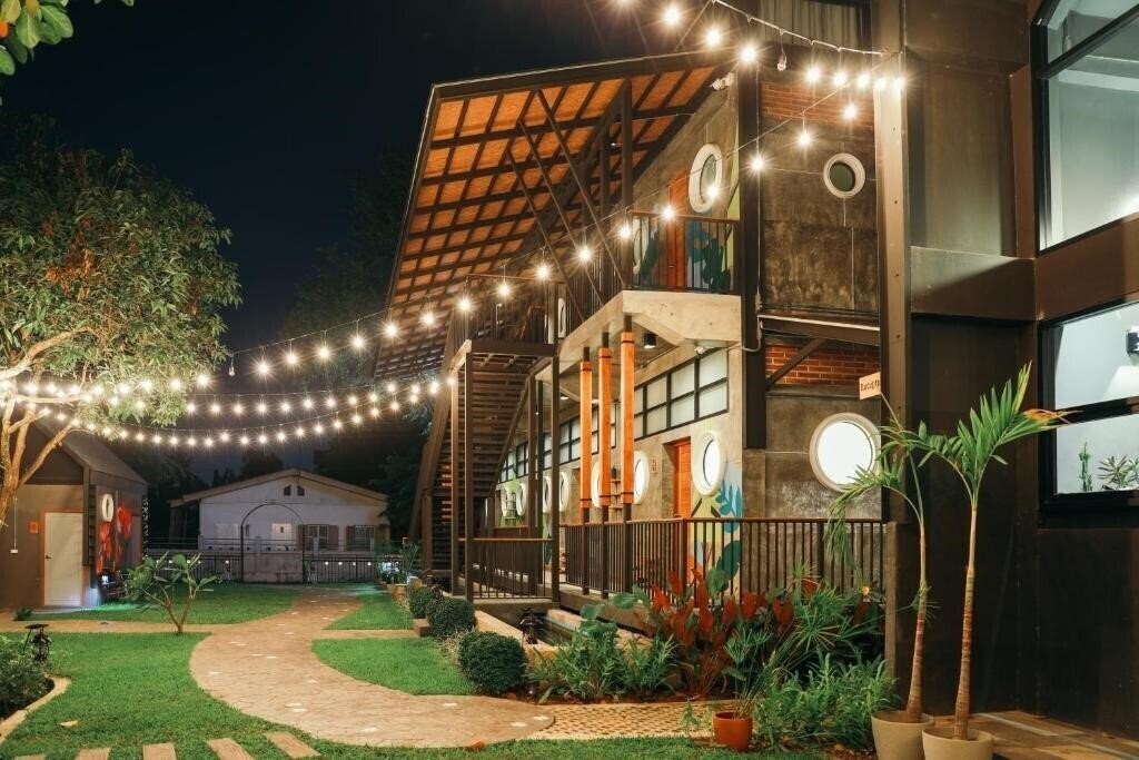 Территория Yellow Pillow Hotel 3*