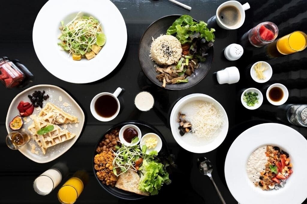 Панорама Away Chiang Mai Thapae Resort 4*