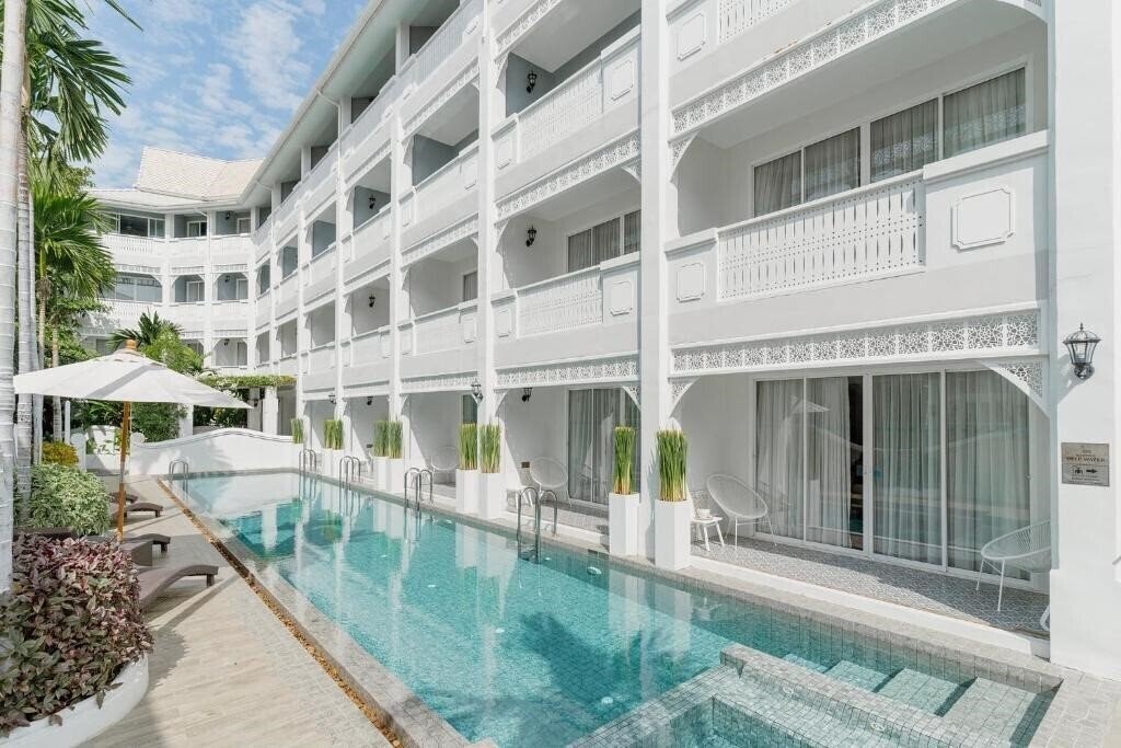 Фотография Away Chiang Mai Thapae Resort 4*