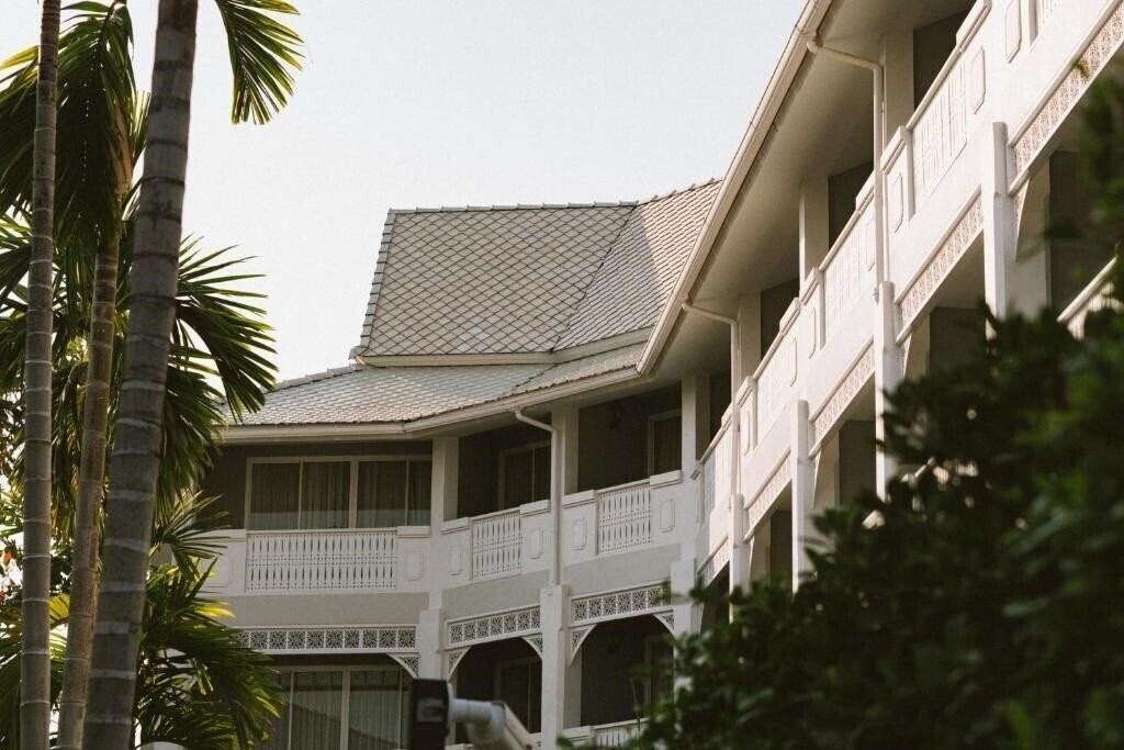 Вид Away Chiang Mai Thapae Resort 4*