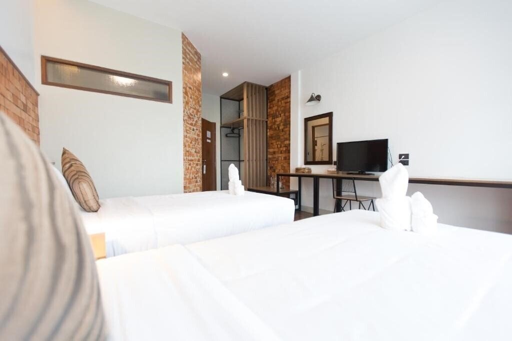 Панорама Old City Wall Inn 3*