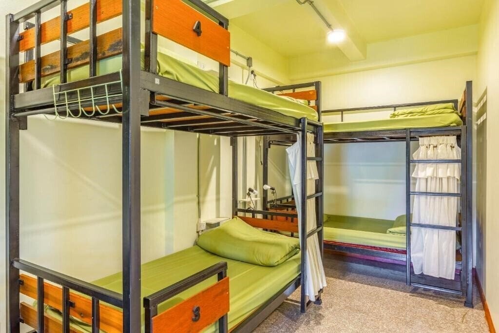 Вид Oyo 928 Leaf Hostel 2*