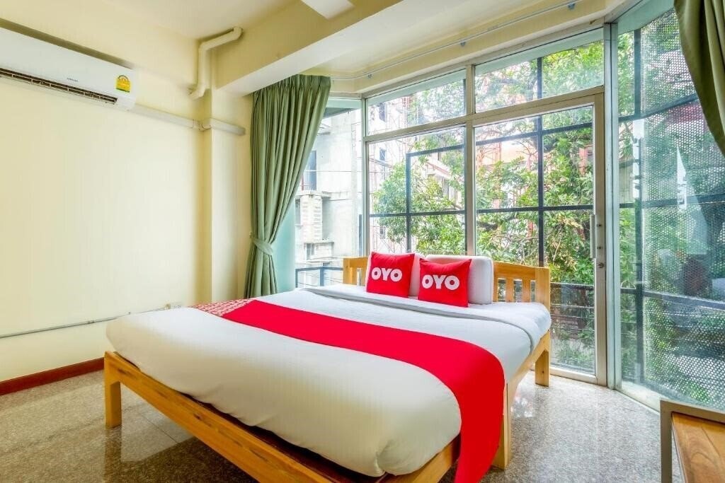 Территория Oyo 928 Leaf Hostel 2*