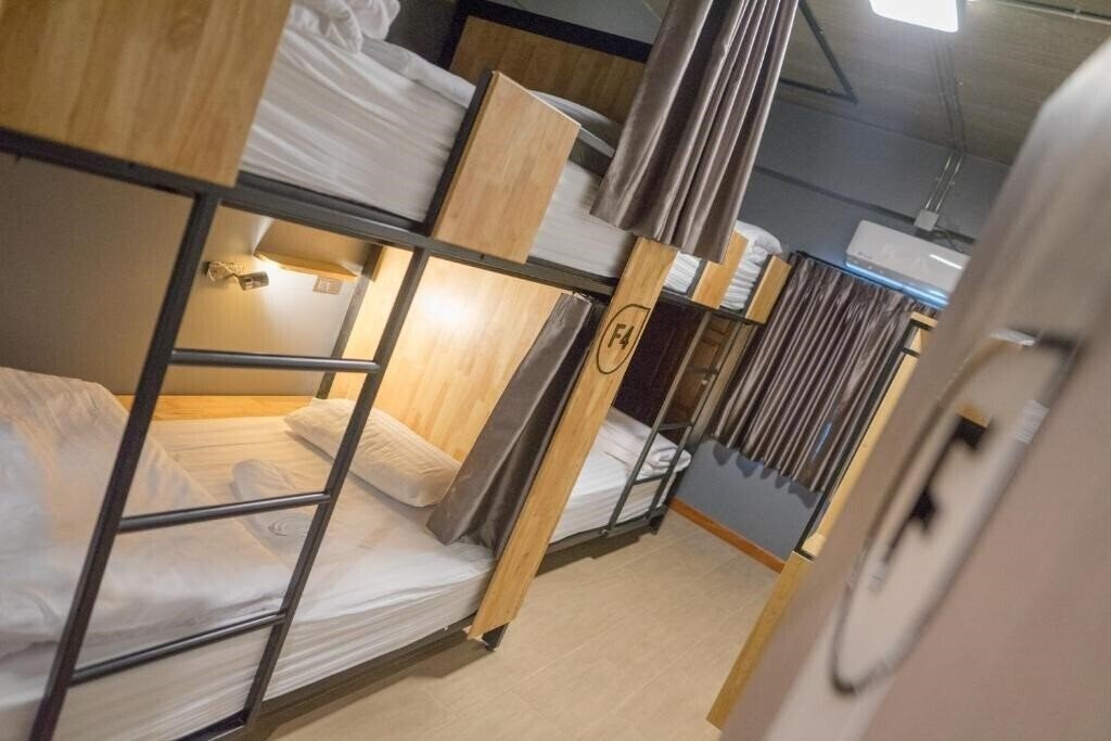 Панорама Ray Coffee Bar & Hostel 2*