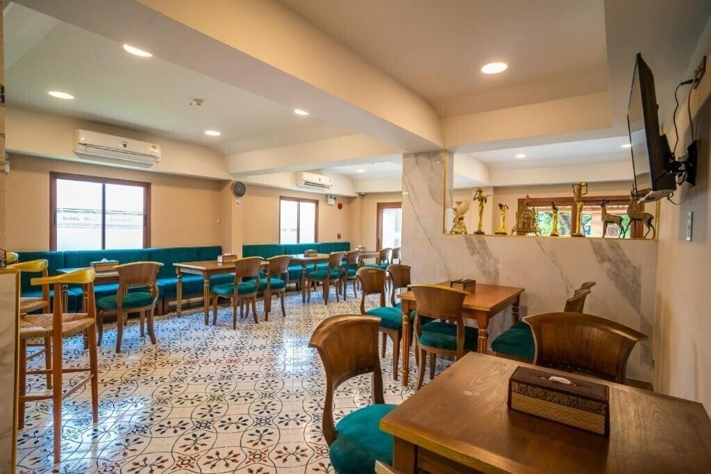 Территория Siri Nakornpink Chiang Mai Hotel By Zuzu отель без категории