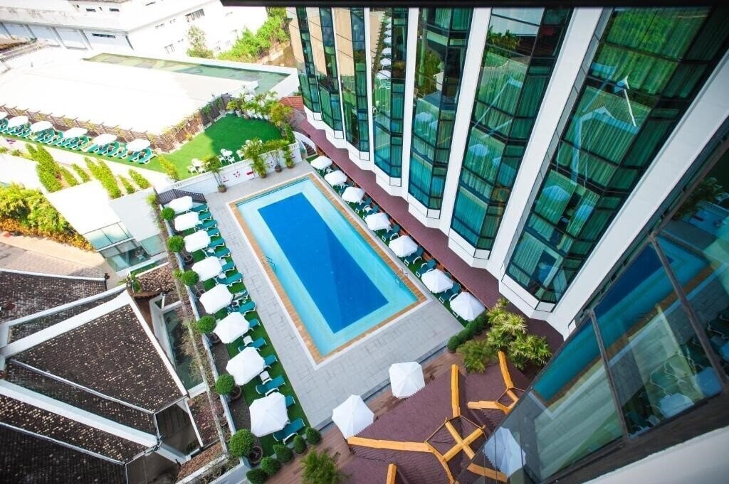 Отель Empress Chiang Mai 4*