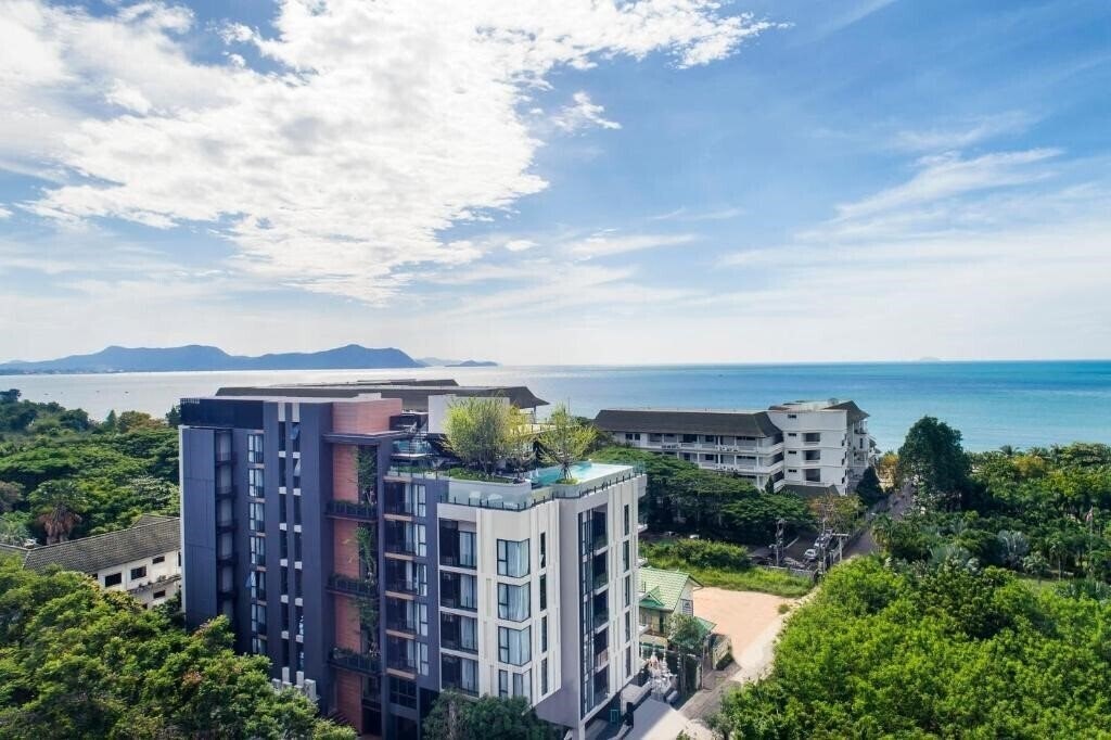 Вид Seaphere Pattaya Hotel by Elite Suites 4*