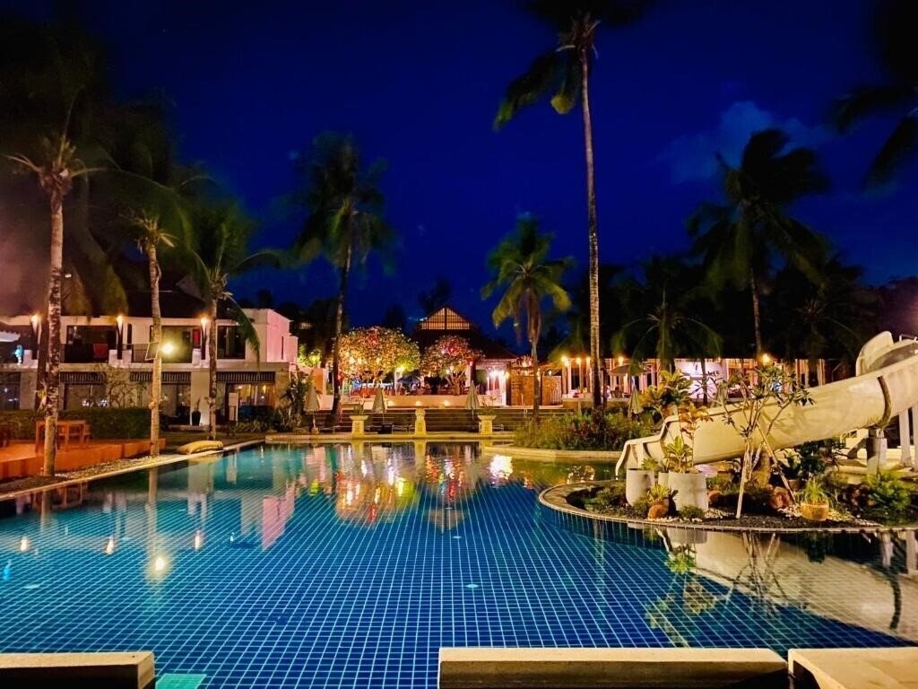 Отель Palm Galleria Resort 3*