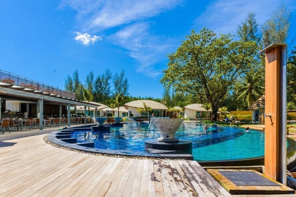 Территория Mai Khao Lak Beach Resort & Spa 5*