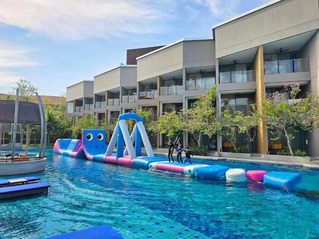 Вид Avani Hua Hin Resort & Villas 5*