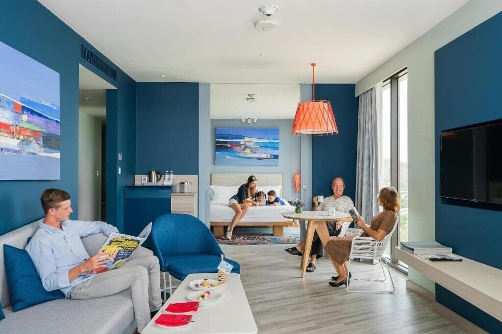 Панорама Holiday Inn Vana Nava 4*