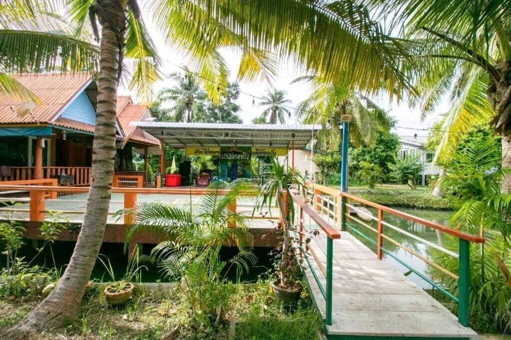 Вид Oyo 1062 Baanrai Kongjaroen 3*