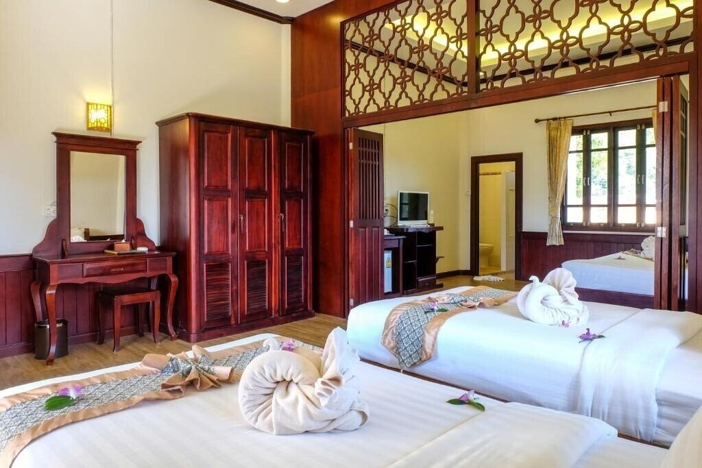 Картинка Bhu Tarn Koh Chang Resort & Spa 4*