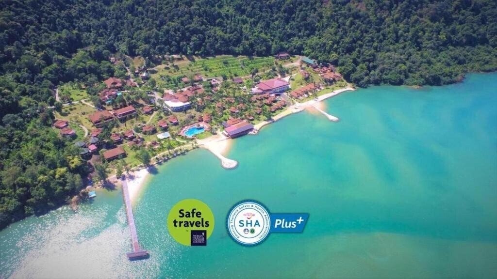 Територія Furama Xclusive Resort & Spa Aiyabura 5*