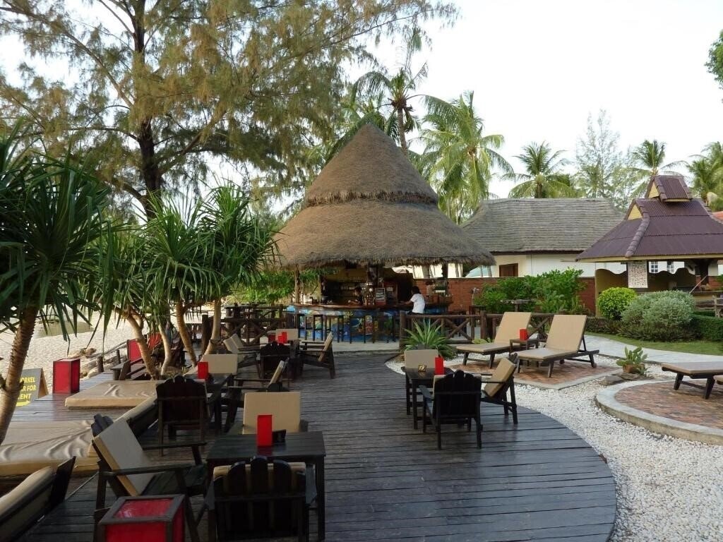 Вид Lanta Castaway Beach Resort 3*