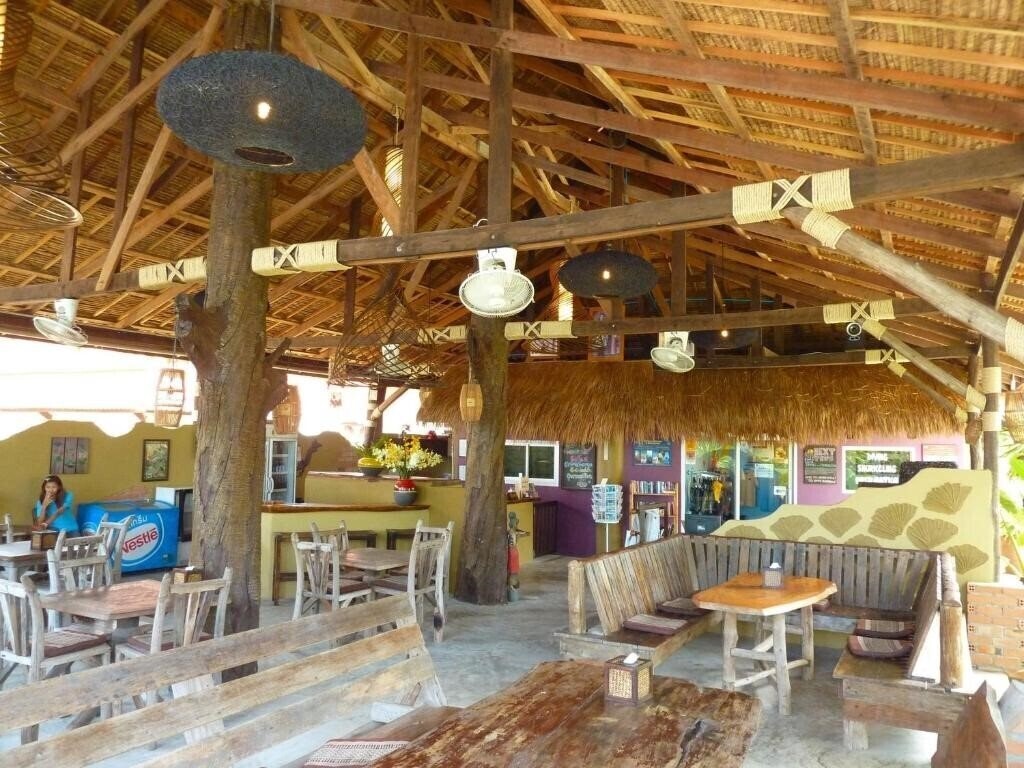 Апартаменты Lanta Castaway Beach Resort 3*