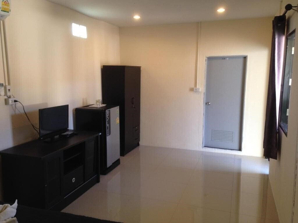 Вид 3 Bees Guesthouse 3*