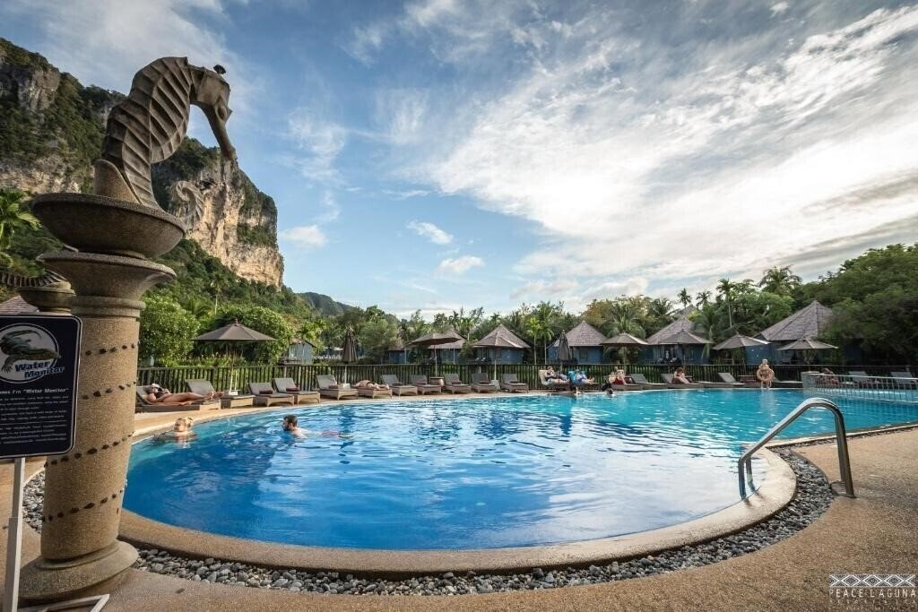 Территория Peace Laguna Resort 4*
