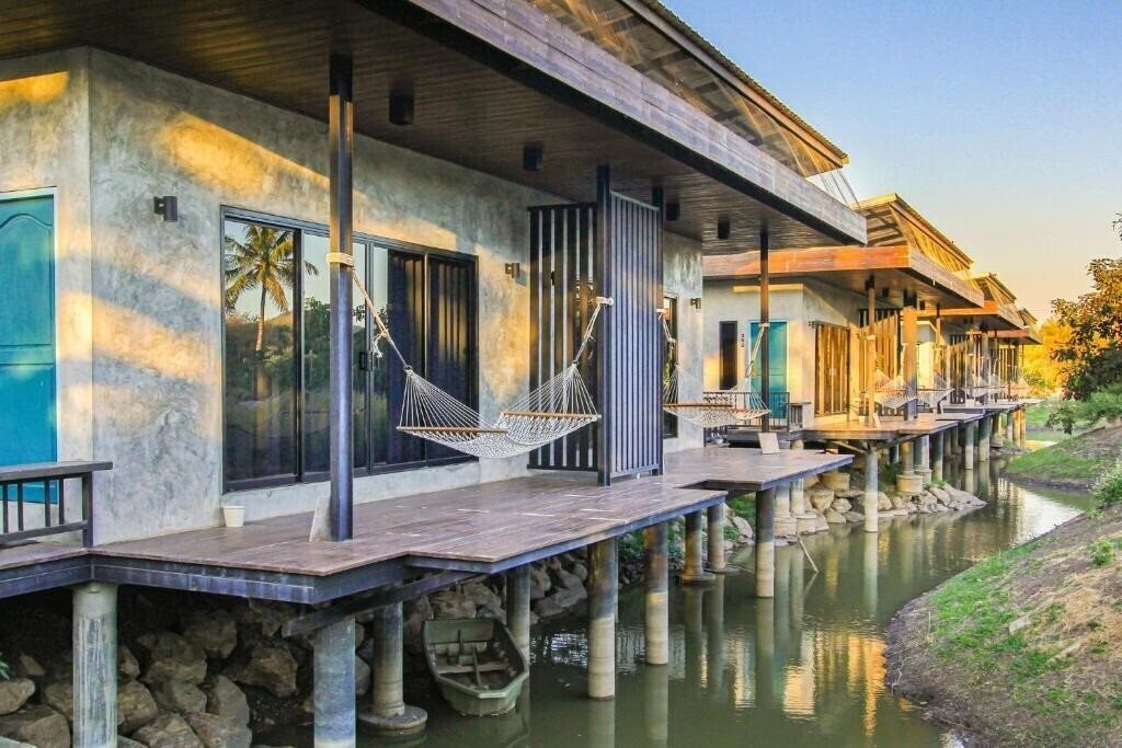 Территория The White Knot Farm Stay 3*