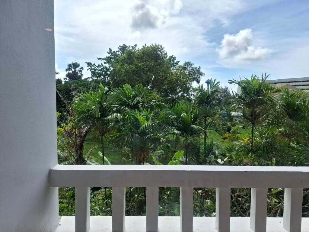 Апартаменти Karon Living Room 3*