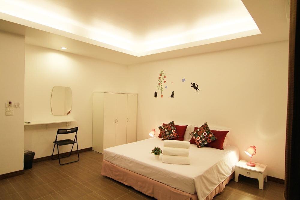 Территория White Cat Hotel 2*