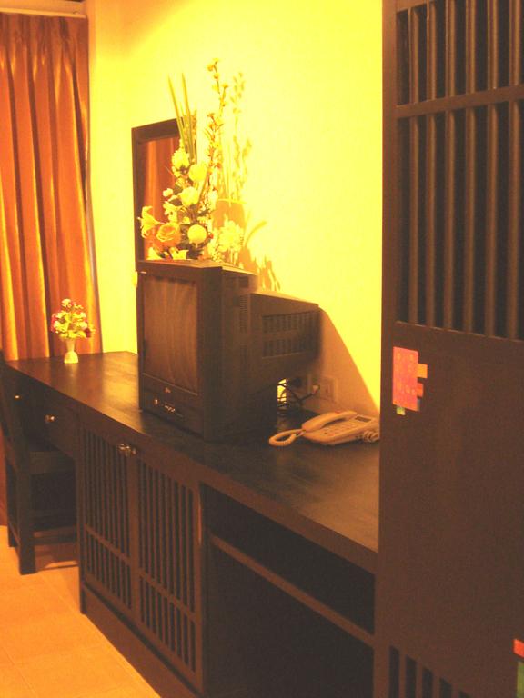 Территория Be My Guest Phuket 2*