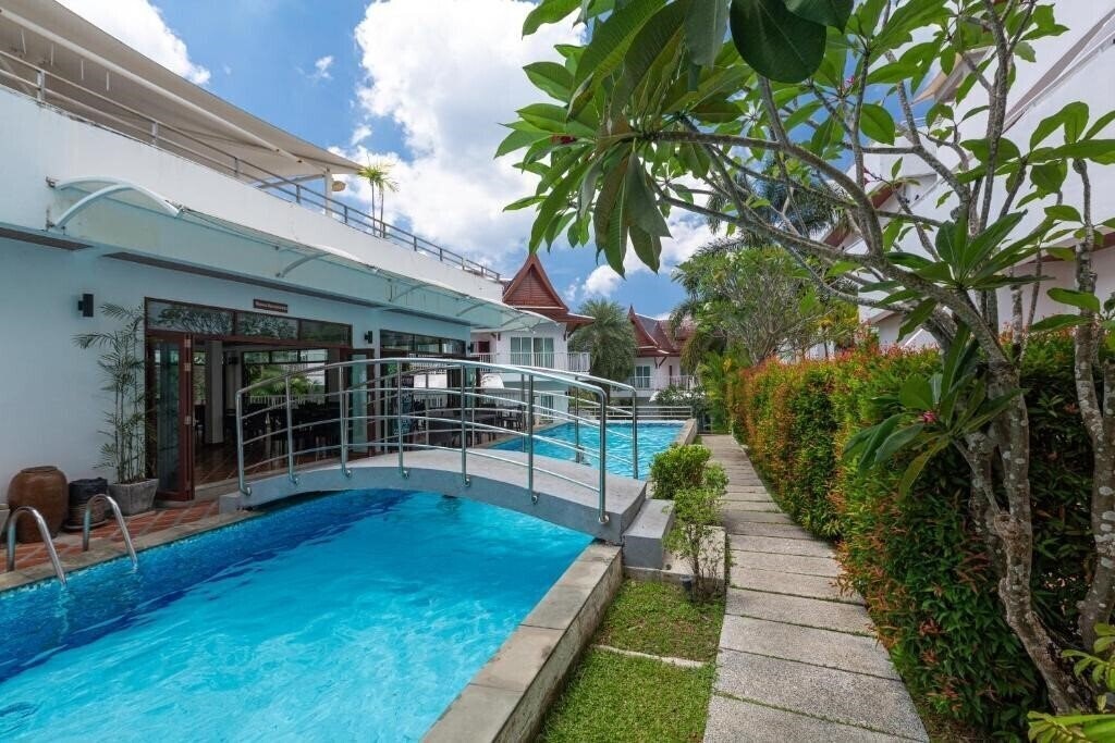 Апартаменты Phunawa Resort Phuket Karon Beach 4*