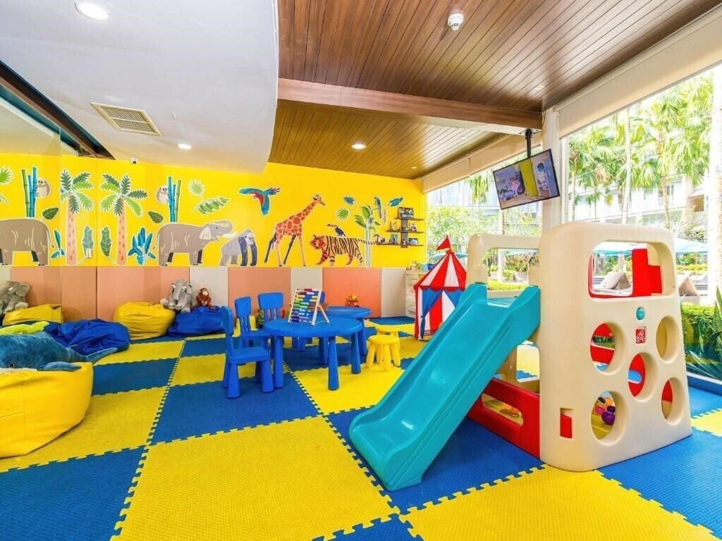 Вид Grand Mercure Phuket Patong 5*