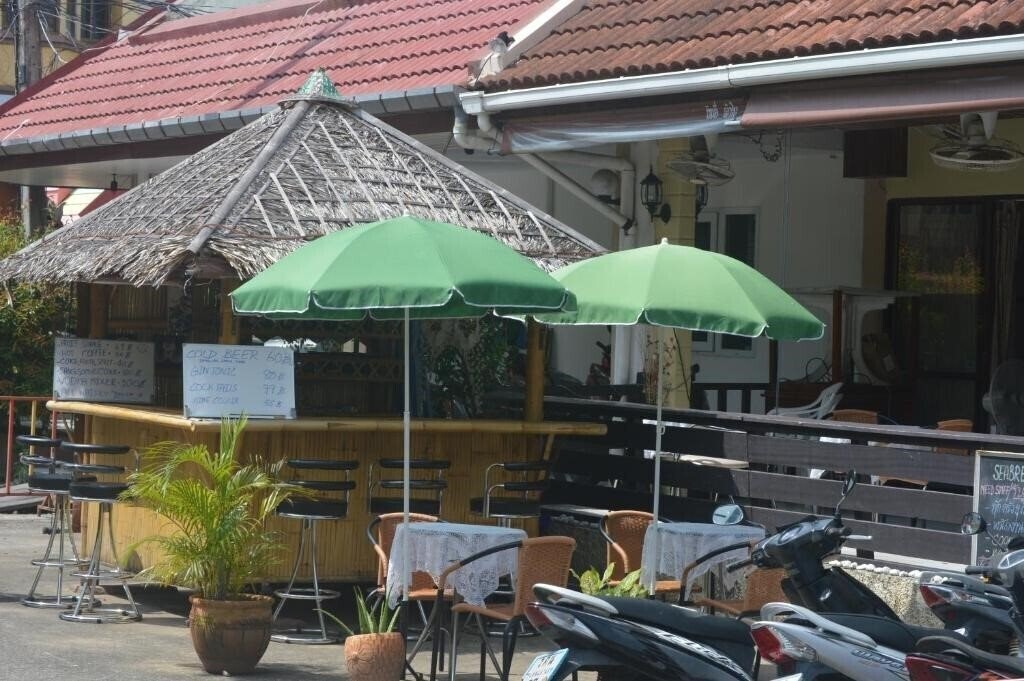 Вид Karon Sea Breeze Beach 3*