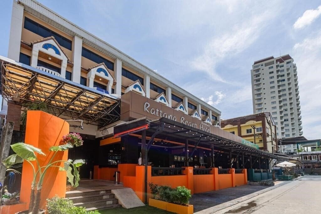 Фото Rattana Beach Hotel 3*