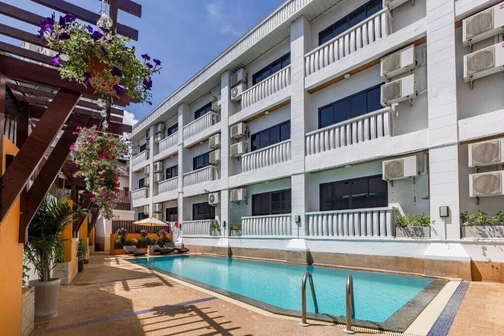 Вид Rattana Beach Hotel 3*