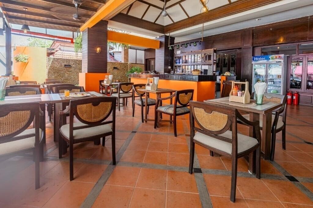 Апартаменти Rattana Beach Hotel 3*