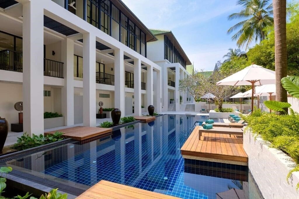 Отель Manathai Surin 4*