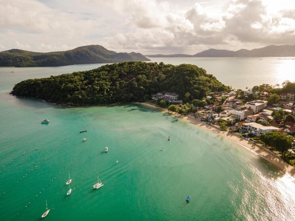 Територія Bandara Phuket Beach Resort 4*