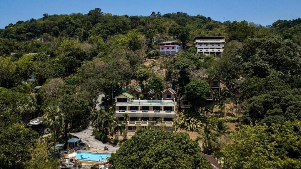 Вид Baan Karon Hill Phuket Resort 3*