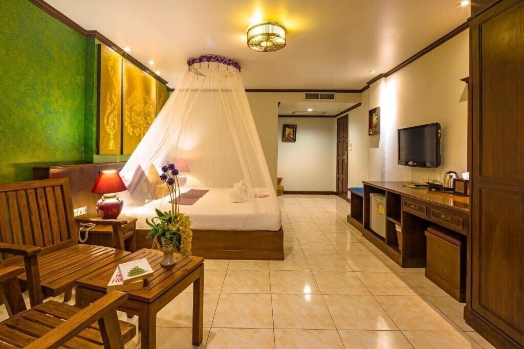Вид Tanawan Phuket Hotel 3*