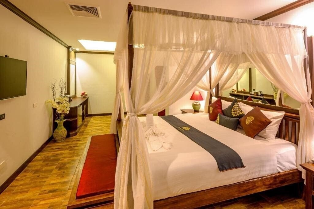 Территория Tanawan Phuket Hotel 3*