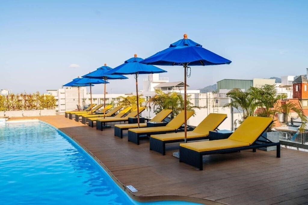 Панорама Days Inn Patong Beach 3*