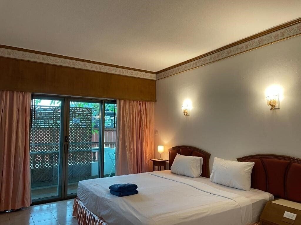 Вид Phuket Golden Sand Inn 2*