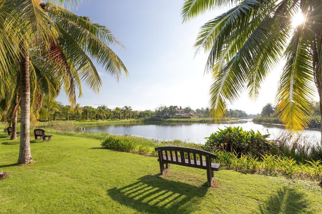 Апартаменти Angsana Villas Resort (ex. Ex.Outrigger Laguna Phuket Resort And Villas) 5*