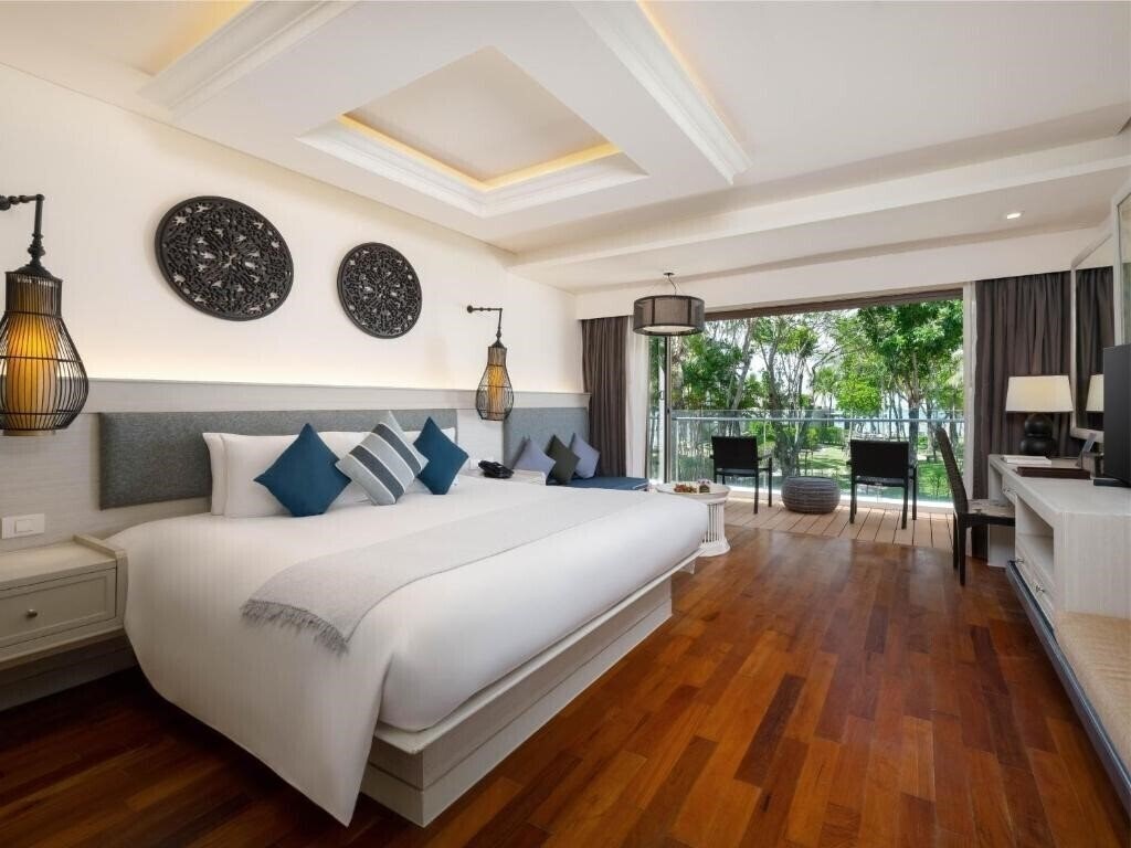 Панорама Natai Beach Resort 5*